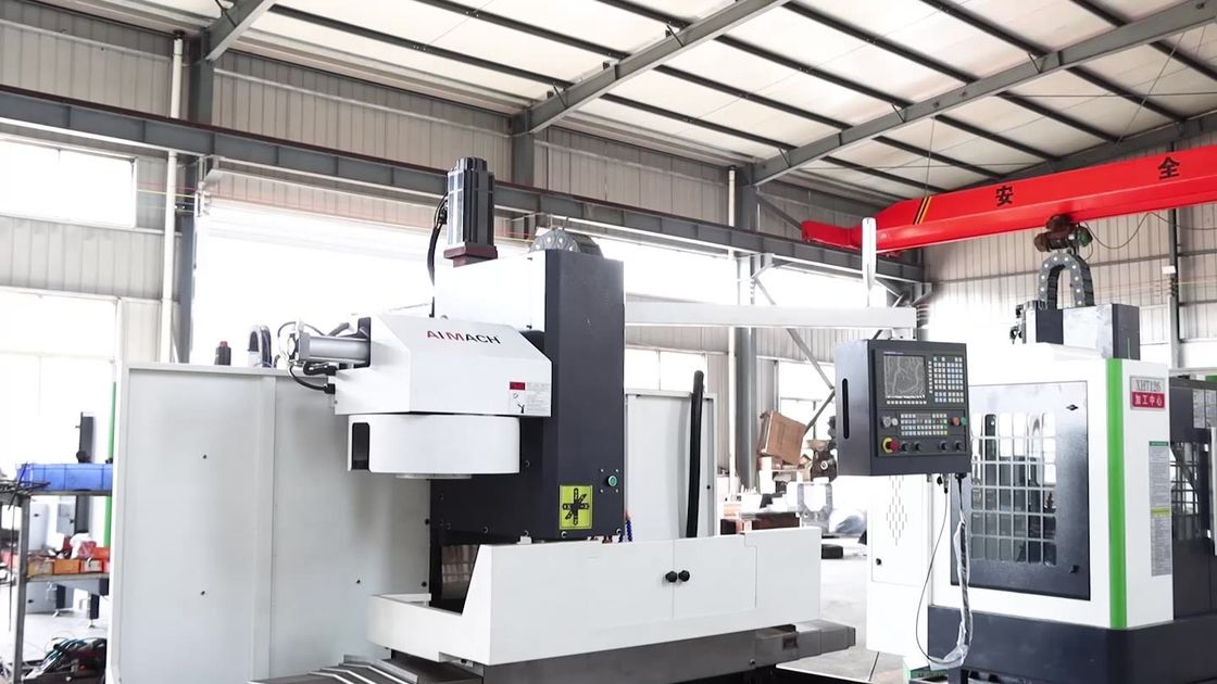 Cnc-maschineller Bearbeitung 4 Achse Fräsmaschine XK7132/XH7132 China-Metallcnc vertikaler Mittelpreis